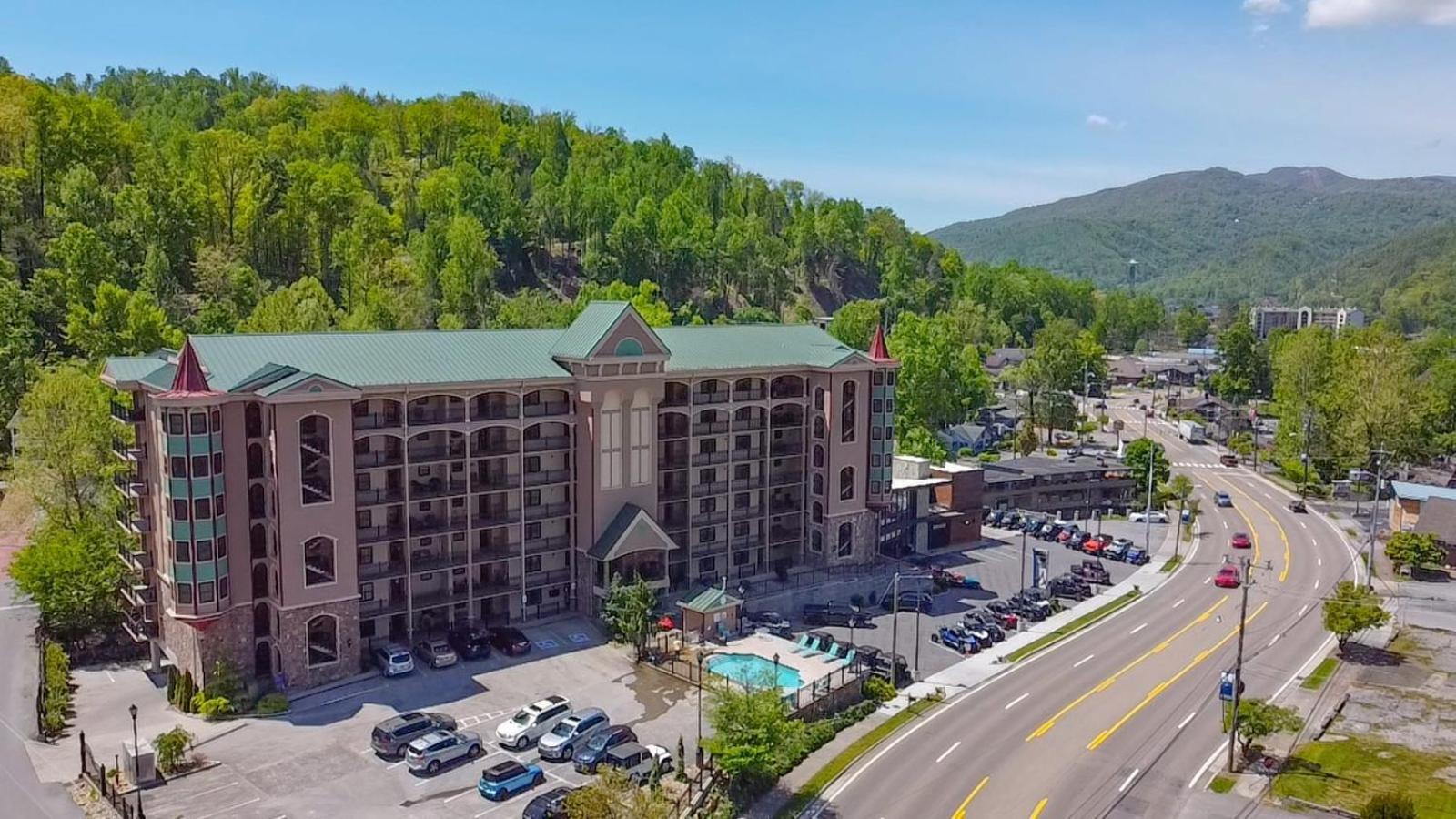 Luxurious Condo, Pool, Fireplace, Hiking Gatlinburg Exterior foto